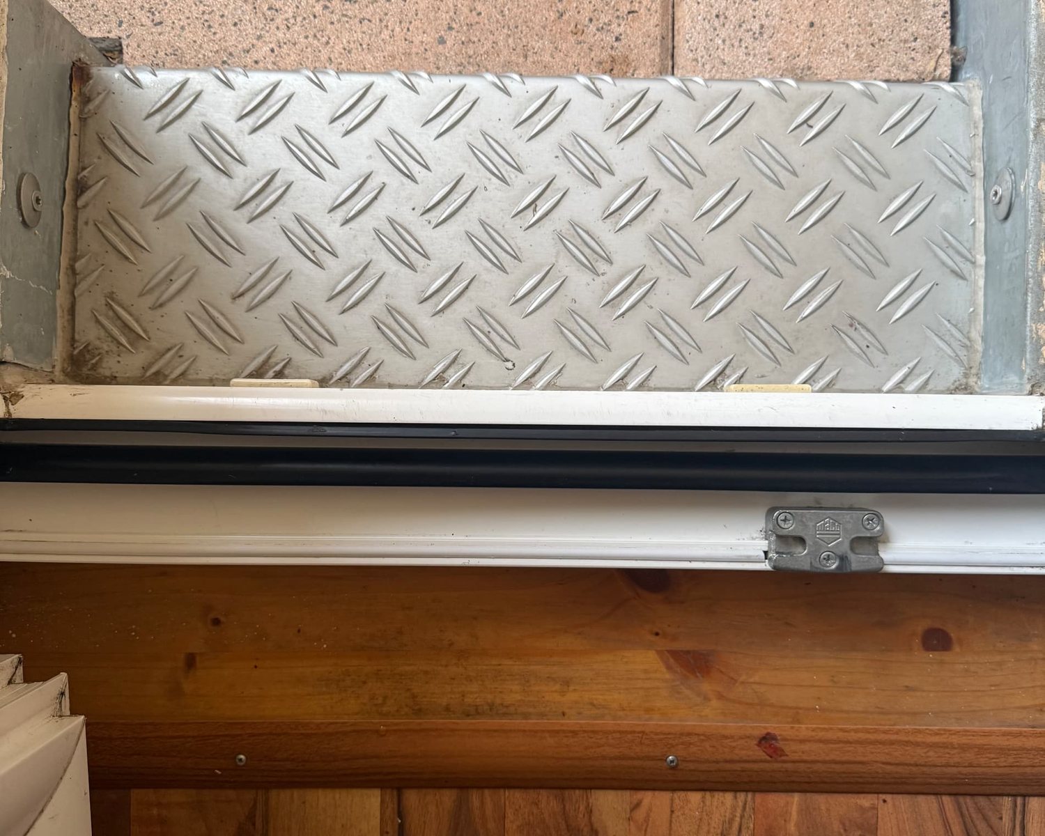 Nachher: Fensterrahmen und Dichtung